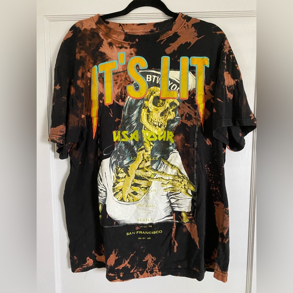 ⚡️ It’s Lit custom dye graphic tee